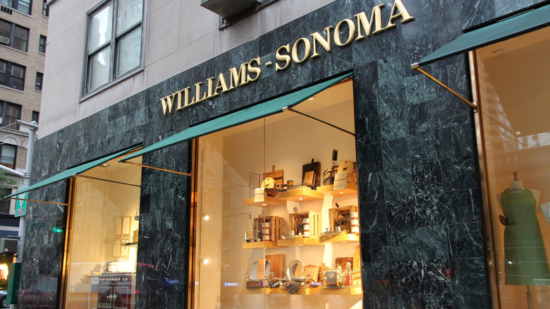 Williams Sonoma store in city