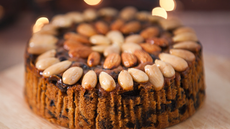 scottish dundee cake almonds