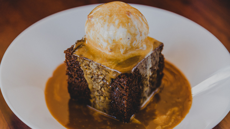 ice cream sticky toffee pudding