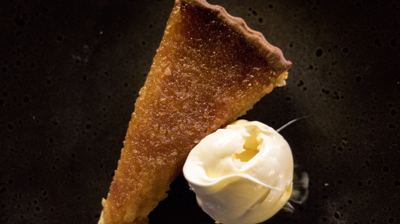 slice of treacle tart and cream 