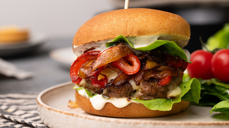 burger with fajita peppers