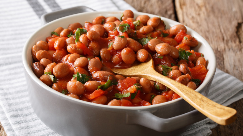 White beans with diced tomatoes