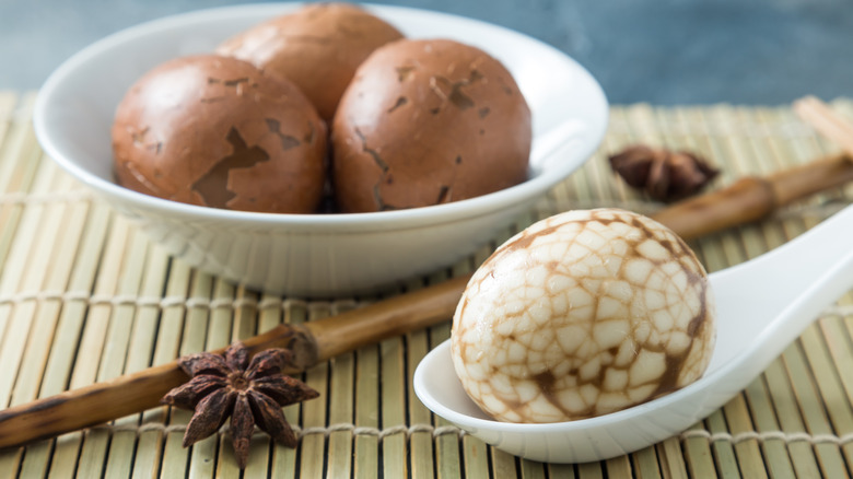 Peeled marbled tea eggs