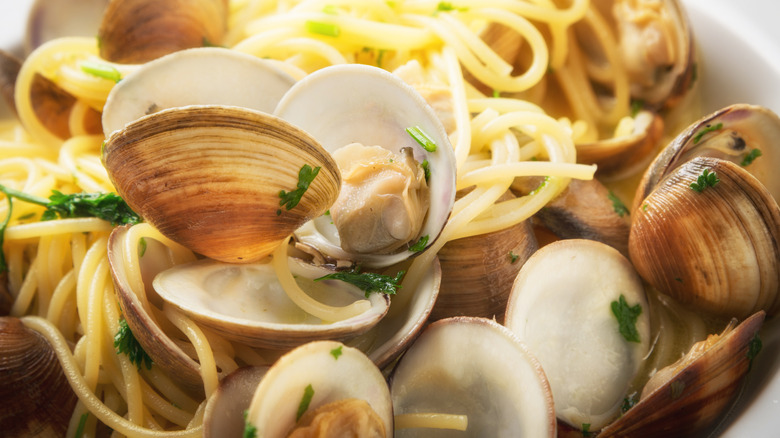 Spaghetti with clams