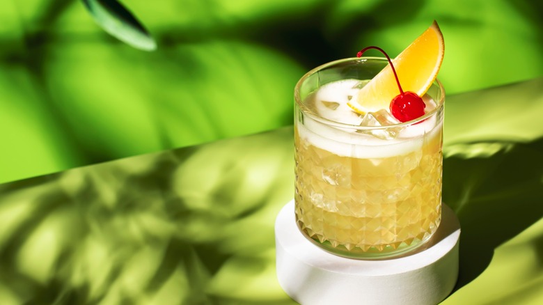 Whiskey sour, green backdrop