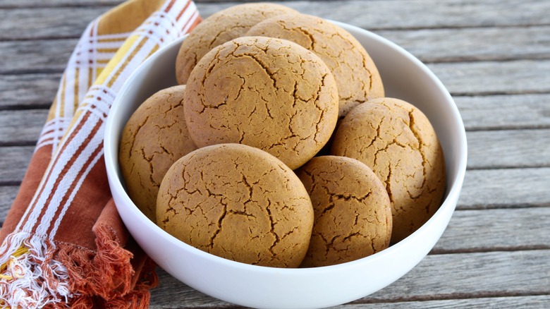 molasses cookies in bowl