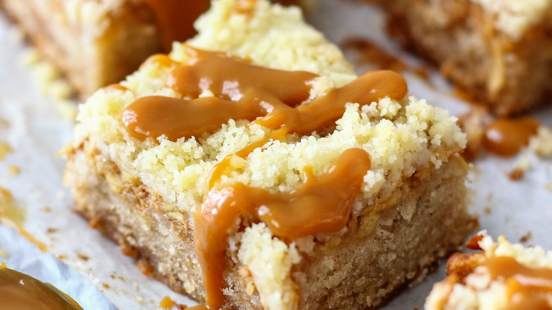 caramel apple pie bar