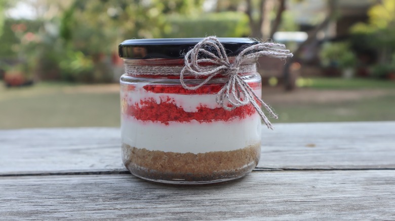 Cake in a jar