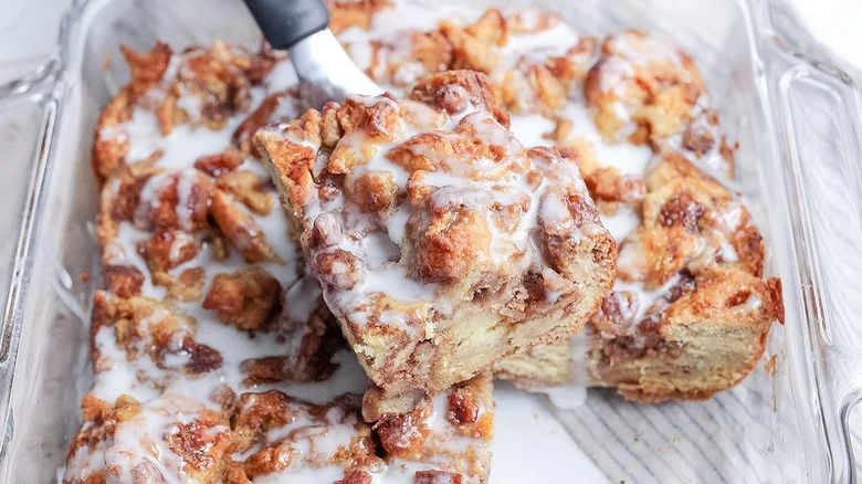 Cinnamon roll bread pudding