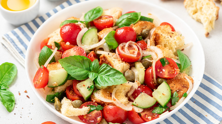 summer salad with croutons