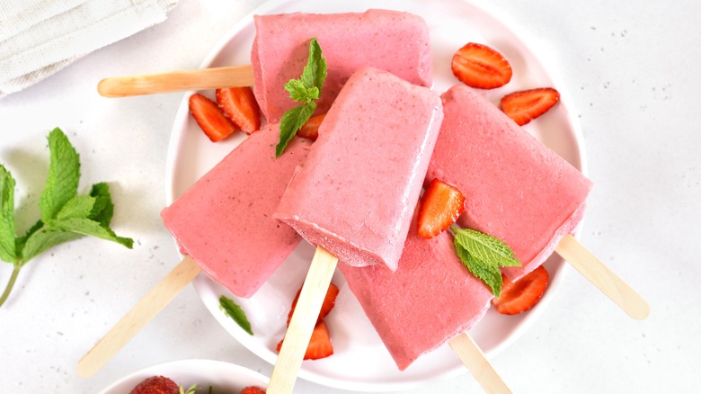 Homemade strawberry popsicles