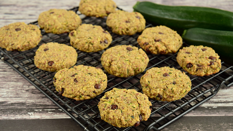 Zucchini oat cookies with chocolate