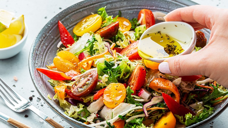 Salad with sliced red peppers