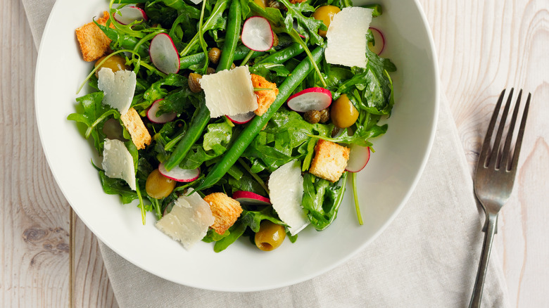 Summer salad with radish 