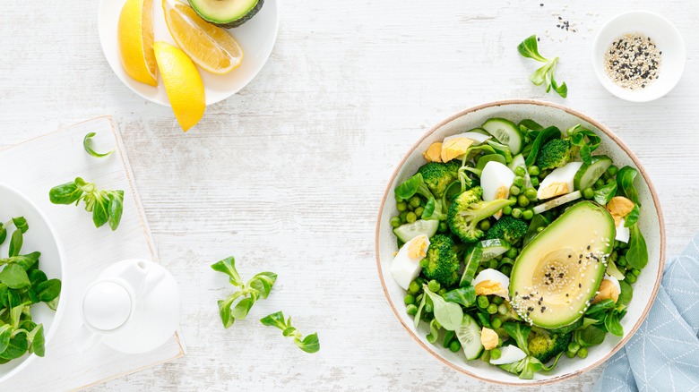 Salad with fresh peas 