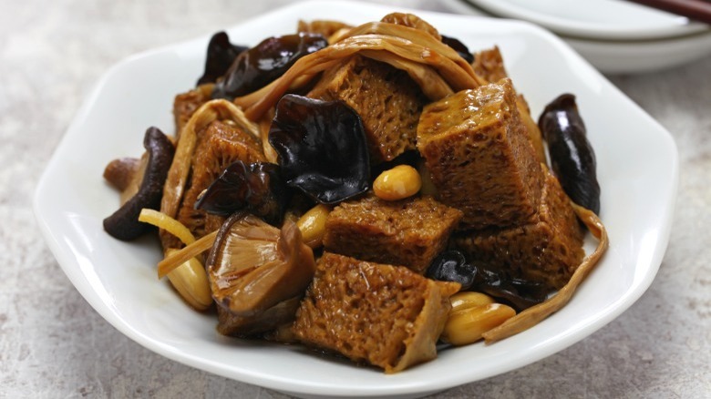 braised seitan with mushrooms