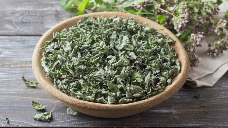 Dried oregano leaves in small bowl