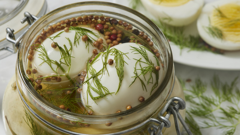 Pickled eggs with dill and mustard seeds