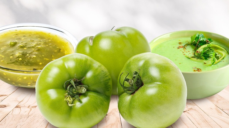 Green tomatoes with soup and salsa