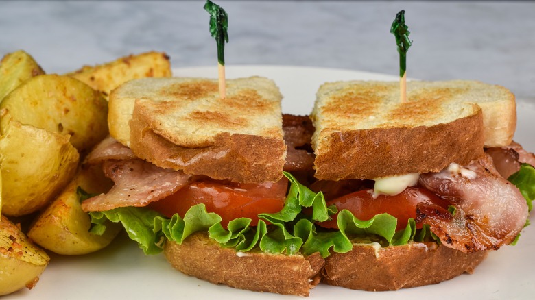 BLT on a plate with tomatoes