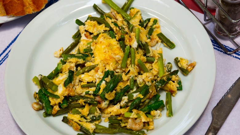 Spanish scrambled eggs with prawns