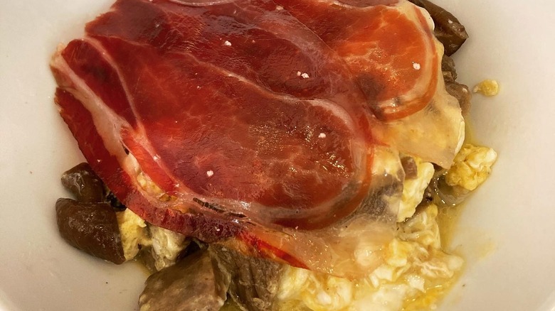 serving of Spanish scrambled eggs