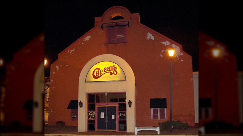 Chi-Chi's restaurant storefront at night