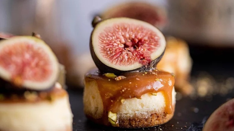 Mini cheesecake with fig slice