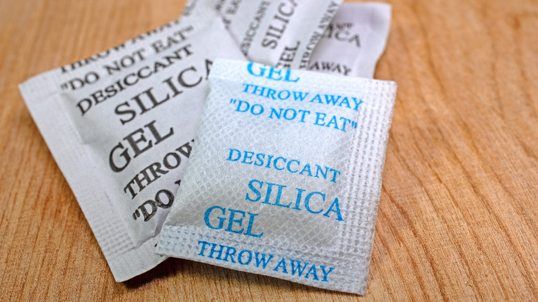 Packets of silica gel