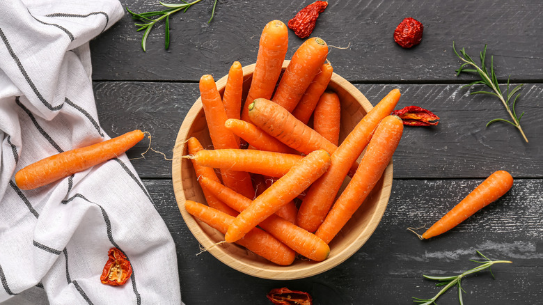 Bowl of carrots with dried tomatoes