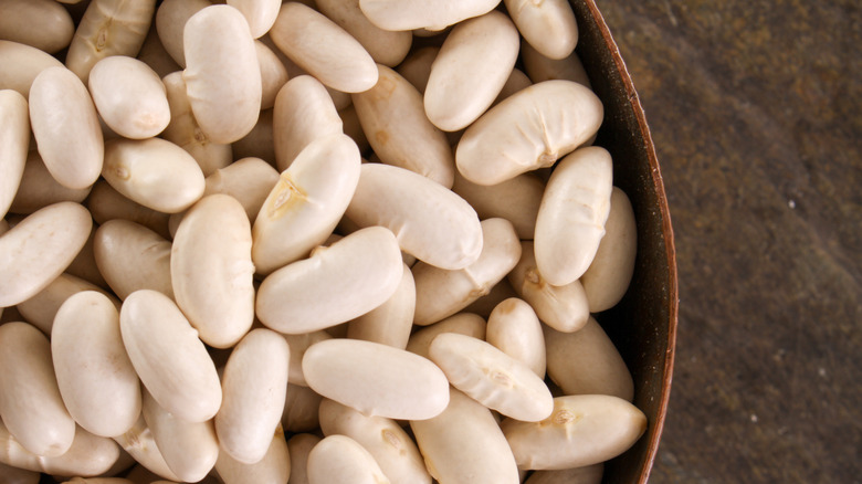 Dried cannellini beans in a bowl