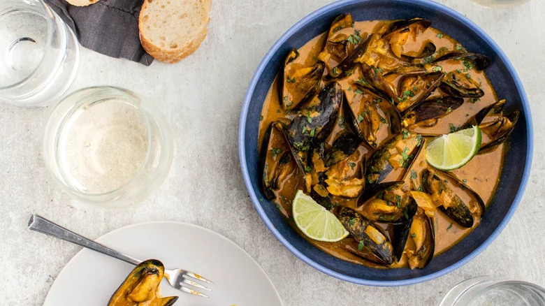 Coconut Curry Mussels