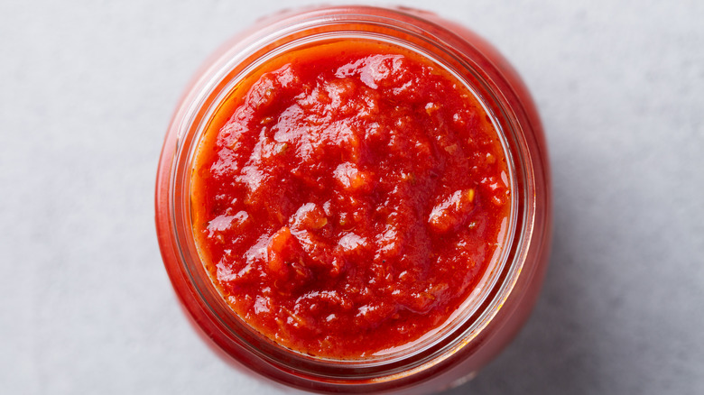 Tomato sauce in a jar