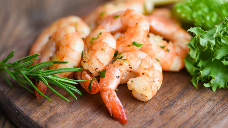 Pink grilled shrimp with rosemary