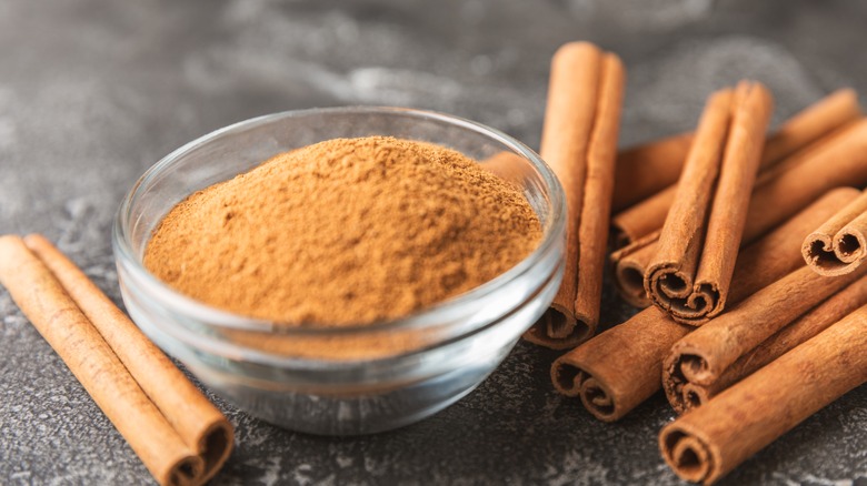 cinnamon sticks and powder