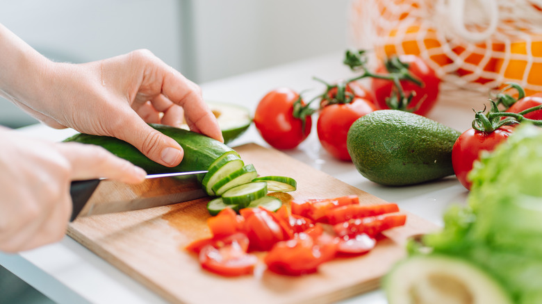 hands slicing vegetables