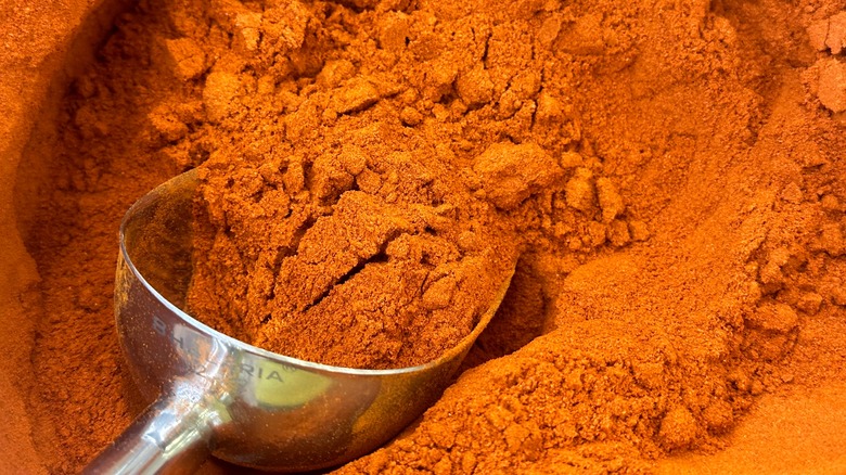 scoop of dried chili powder