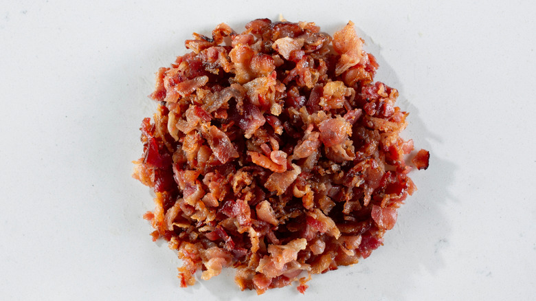 chopped bacon pieces