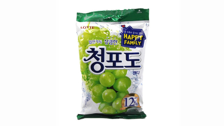 Lotte white grape Cheongdo candy product shot