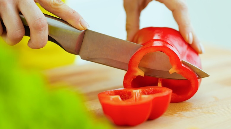 Cutting red bell pepper rings