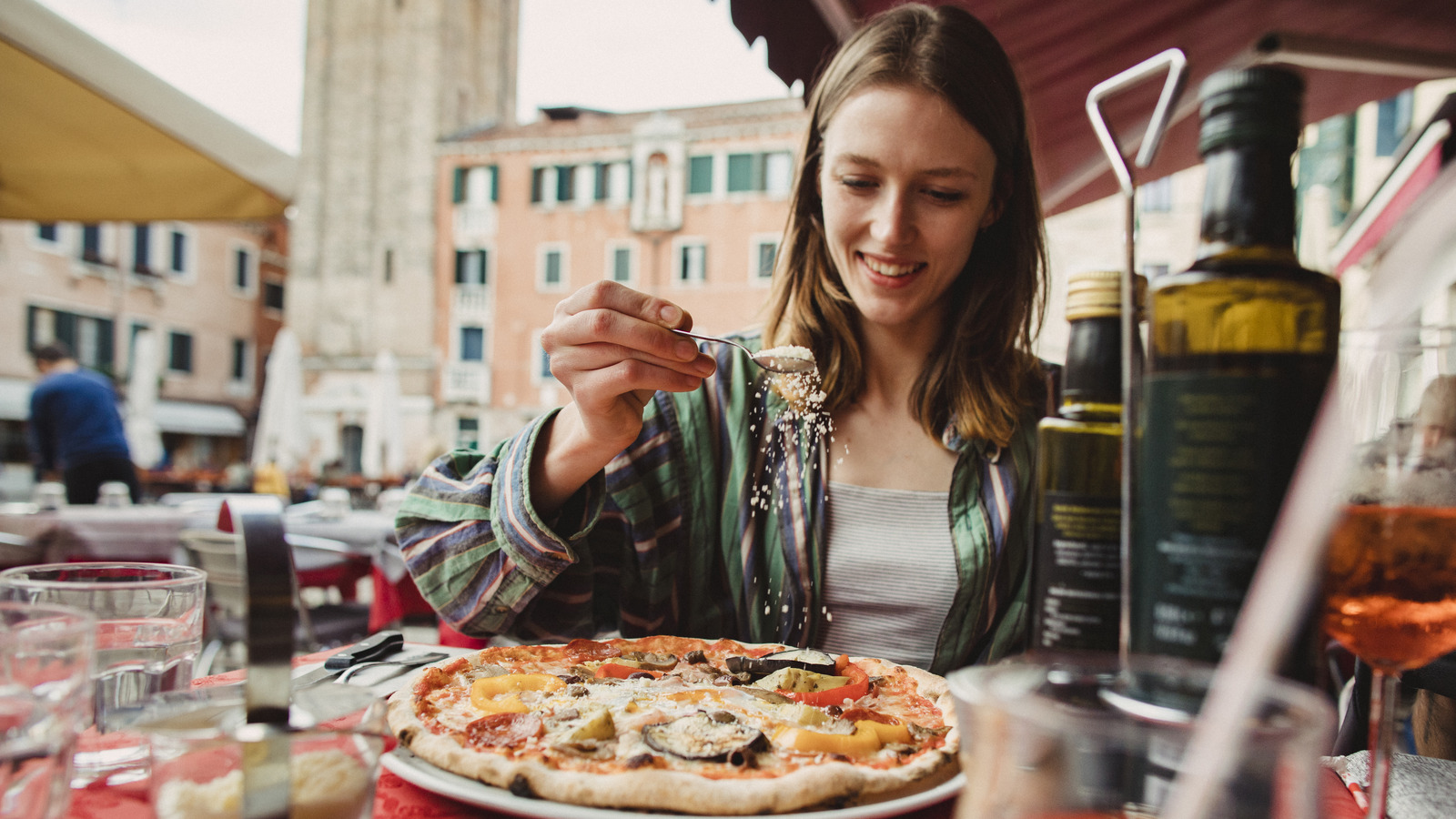 https://www.tastingtable.com/img/gallery/15-mistakes-to-avoid-when-ordering-italian-food/l-intro-1692970350.jpg