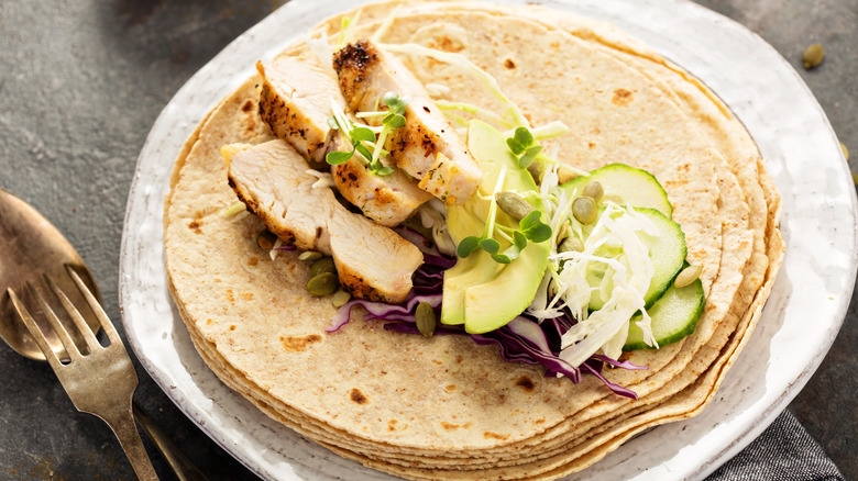 Tortillas with chicken and vegetables