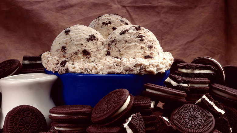 Cookie ice cream with Oreos