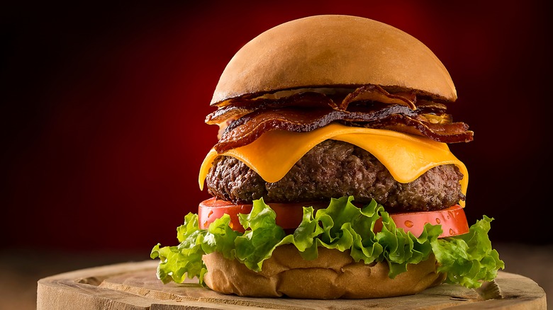 burger with bacon