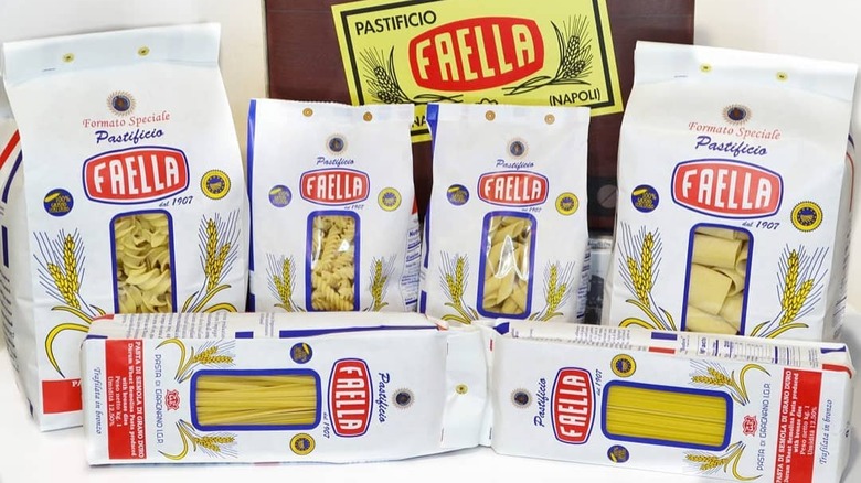 Pastificio Faella products on table