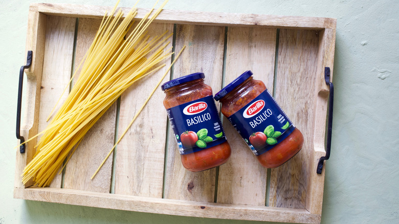 barilla sauce jars with spaghetti