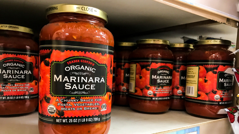 trader joe's marinara sauce on shelf