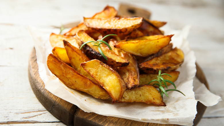 Pile of potato wedges