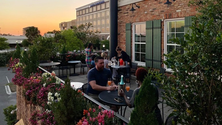 Outdoor roof deck