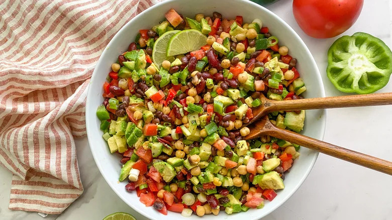 Bean salad with veggies